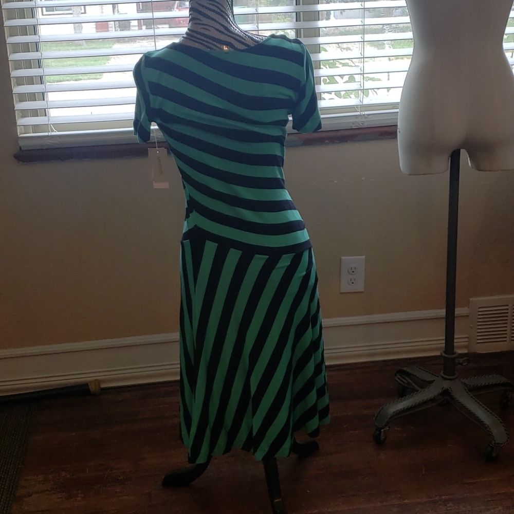 Dress - Picture 2 of 6